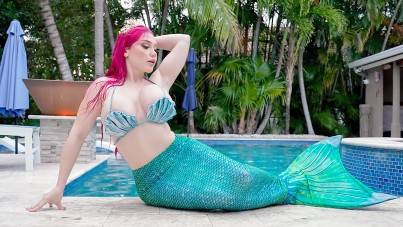 This Mermaid Wants Cock, Not A Kiss